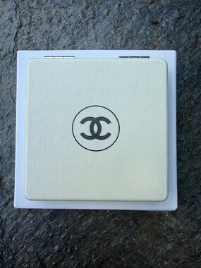 CHANEL BEAUTE Cream Compact Case with Black CC Emblem